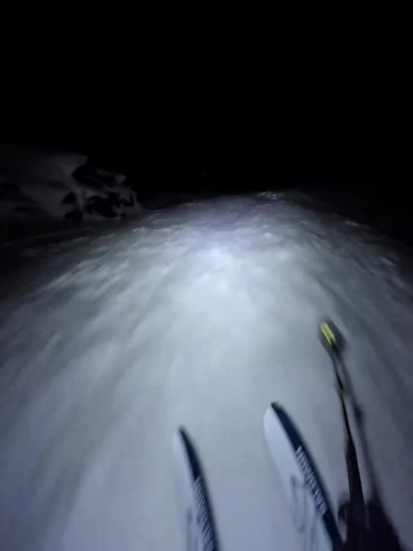 Night skiing is crazy work 😅 (IG🎥: @eivindaanensen) #Unreel #Extreme #Nightskiing #POV #Spooky