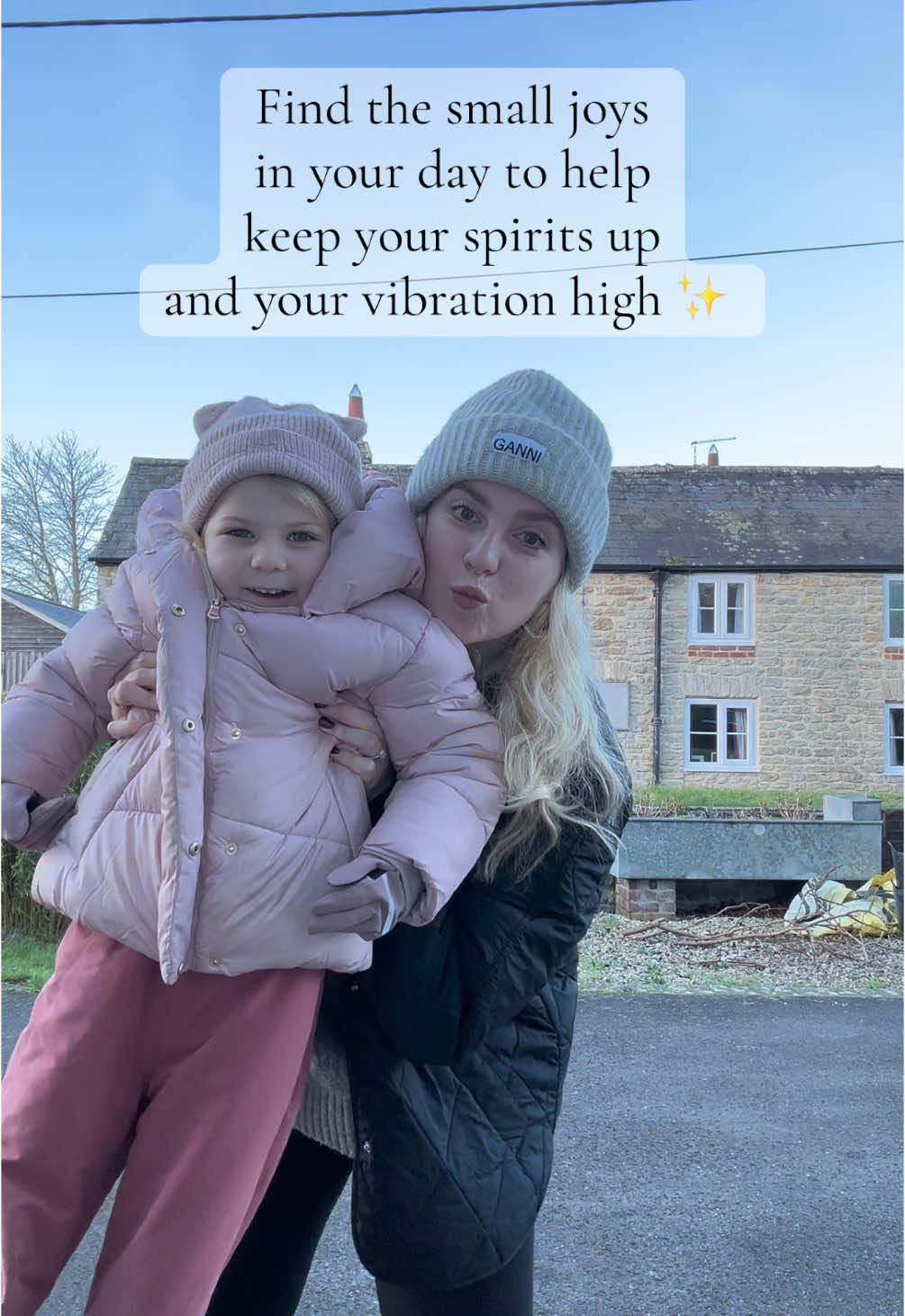 I’m all about keeping that energy positive and if that means dancing outside our house everyday, then so be it 🥰 #postpartum #postpartummentalhealth #MentalHealth 