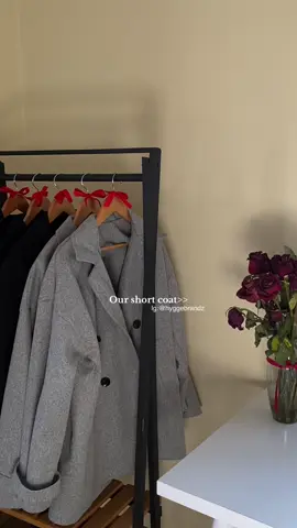 Disponible à 4200da seulement<3  #ootdhijab #style #outfit #OOTD #fashion #manteau #coat #algerie #dz #explore #hijab #hijabigirl #algerianbrand #fyp #fyppppppppppppppppppppppp #الشعب_الصيني_ماله_حل😂😂 #tiktoklongs #algeria #pinterest #pintereststyle 