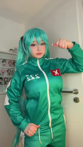 my mind since watching squid game 🥳 #hatsunemikucosplay #vocaloidcosplay #squidgame #squidgamecosplay 