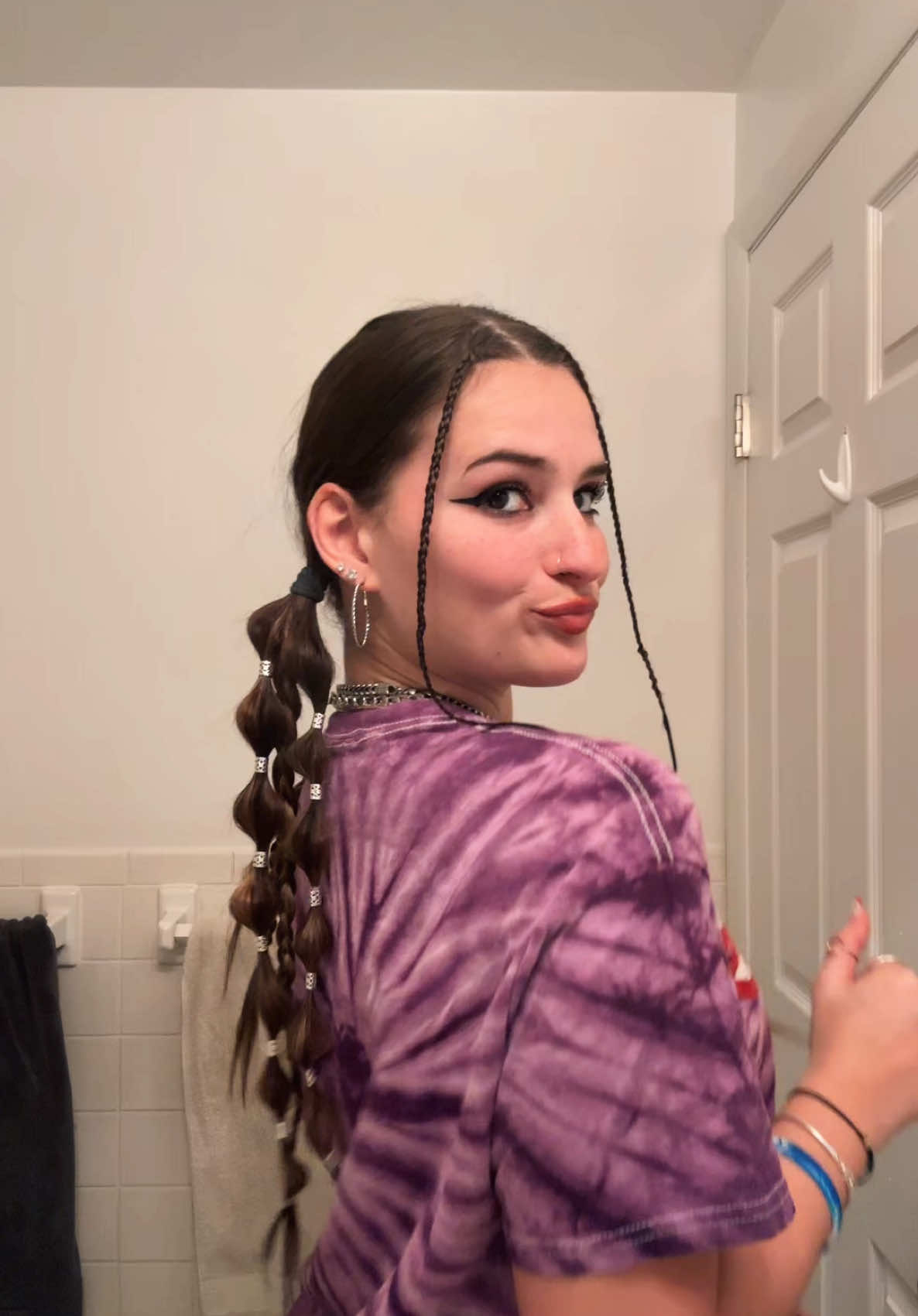 Had to throw in the dance halfway thru this time 🤓 #hairinspo #serverhairstyles 
