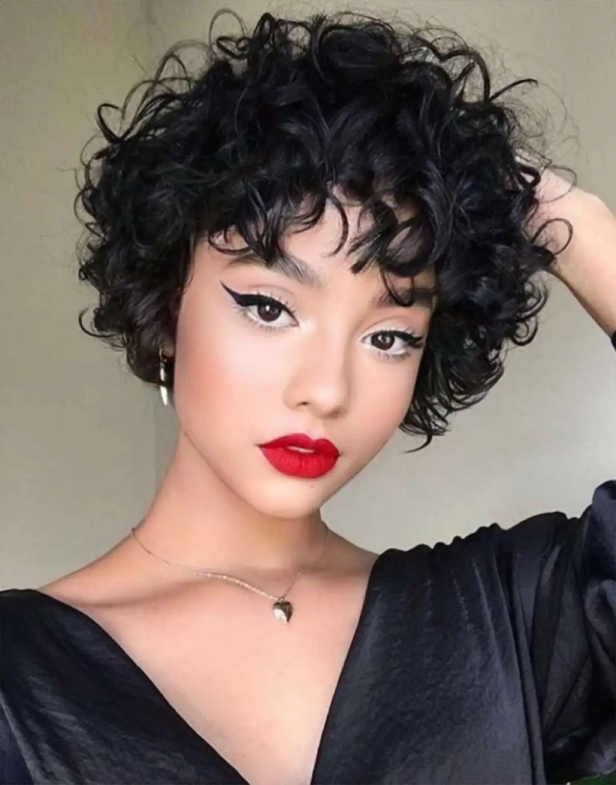 Cabello corto, rulos lindos y definidos, rulos cortos. #beauty #hairstyles for #women  #curlyhairstyles #ideas #trendy 