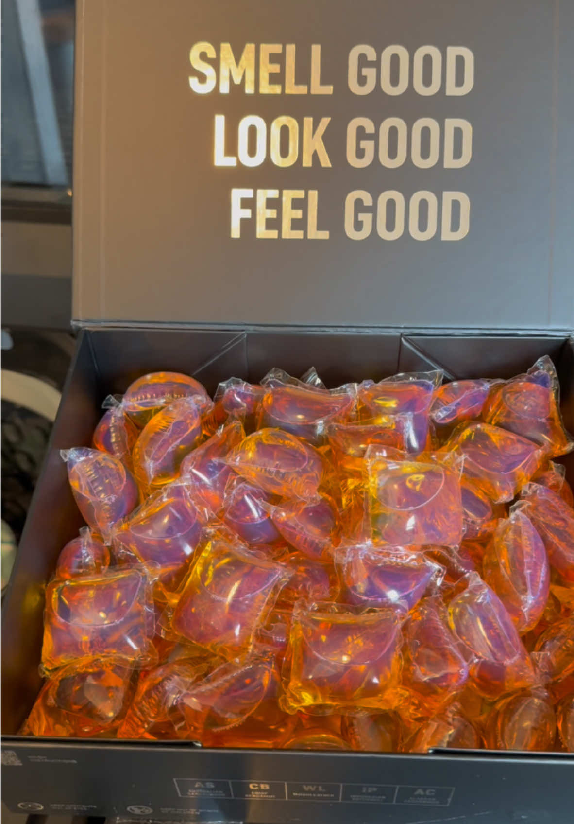 Now I want to wash everything I own 🤤 #laundrytok #laundrydetergent #luxurylaundrydetergent #laundryroom #laundrypods #laundry #viralproduct #laundrysauce 