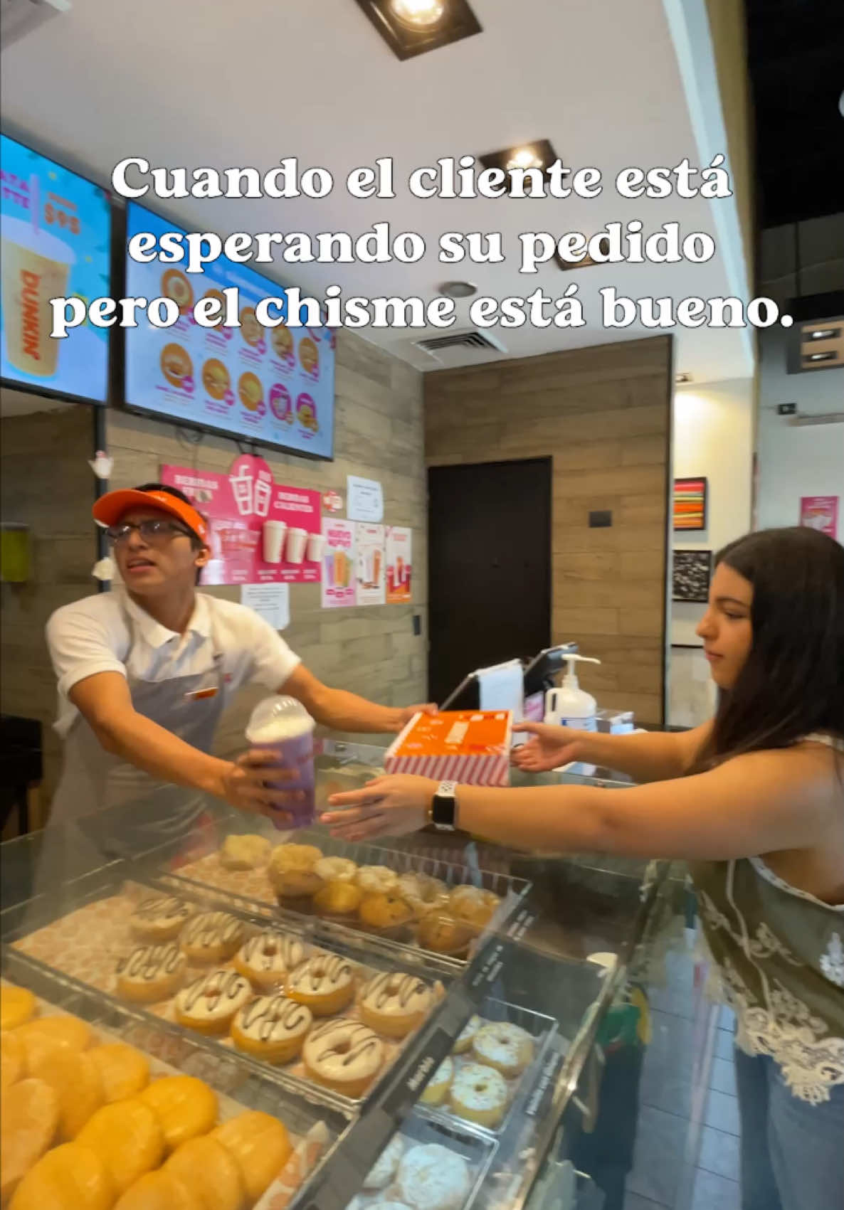El chisme es el chisme, ¿si o no? ven por tus donas y bebida favorita para que te puedas enterar de todo 🤪🧡🍩 📍Sucursales Mérida:  -Buenavista -Fiesta -Av. Jacinto Canek -Villas La Hacienda -Fco. de Montejo ⏰Horario de 7:30 a.m a 11:30 p.m  📍Sucursales Cancún:  -Av. Kabah -Av. Huayacán -Av. Andrés Quintana Roo ⏰Horario de 7:30 a.m a 11:30 p.m #dunkindonuts #coffee #dunkin #coffeetime #cafe #dunkinlovers
