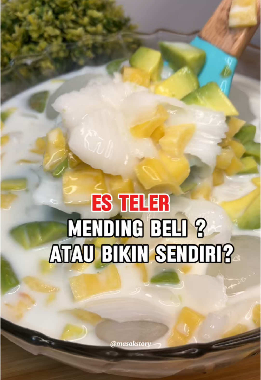 Es Teler Menurut kalian mending beli atau bikin sendiri di rumah?  Aku buat es teler ini pas malem tahun baru kemarin. Jadi ini vidio tahun lalu,baru ke upload😁 Aku ngak share resep, kebetulan aku ngak takar,aku pakai kira-kira buatnya🤣 Kira-kira segiini total habis biaya buat bikin es teler sendiri di rumah:  -Alpukat 1 buah:Rp.8000 -Nangka :Rp.10.000 -Jeli kelapa:Rp.5000 -Santan:Rp.3.500 -Anggap aja SKM-nya:Rp.5000 😅 -Krimer bubuk : Rp.6000 -Susu Fuul cream: Rp.10.000 Es gratisss Total kira-kira habis :Rp47.000, udah jadi banyak porsi😂 Kalo yang di mall 1 porsi nya 30ribuan pas itu☺️ #esteler #resepesteler #minumansegar #dessertrumahan
