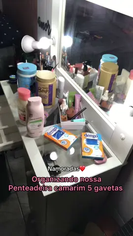 Percebi que precisamos renovar as maquiagens 😂❤️🏳️‍🌈 #lgbt🌈 #lesbica #penteadeiracamarim #organizando 