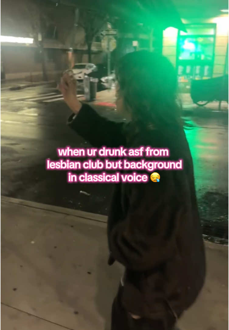 Glinda’s gay right 😗 #wicked #fyp #foryou #broadway #funny #popular #singer #lesbian #gay  #arianagrande #wickedmovie #singer #lgbtq #glinda #elphaba #musical #wickedthemusical 