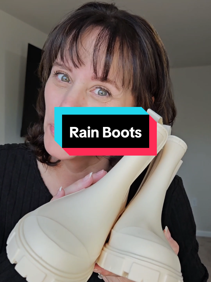Back in stock!! I absolutely love these rain boots!! #rainboots #womensrainboots #boots  #womensshoes 