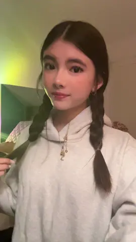 helloo #fyp #xybca #foryou #milaiscutest #yummy #lipsync #audio #audiogirl #jewlery #outfitinspo #bored #pretty #vira #song #sound #lighting #soundstouse #wasain 