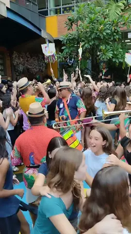 #bandadecarnaval #bandademarchinhas #carnavaldemarchinhas #marchinhadecarnaval #blocodecarnaval #carnavaldesaopaulo #carnavalnoshopping #carnavalinfantil #carnavalparacriancas #bandinhadecarnaval #fanfarradecarnaval #bailedecarnaval #carnaval2025