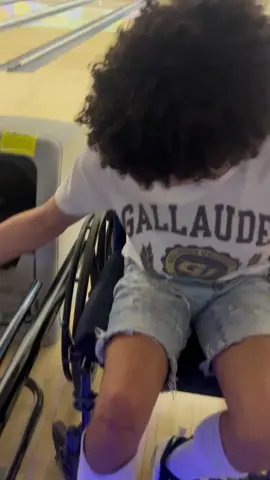 Adaptive bowling ball! This is a great option for those who struggle bowling with a regular ball. #cerebralpalsy #deaf #bowling #adaptivesports #choosejoy @Gallaudet University @Jaden Screen @MK Screen Eng 