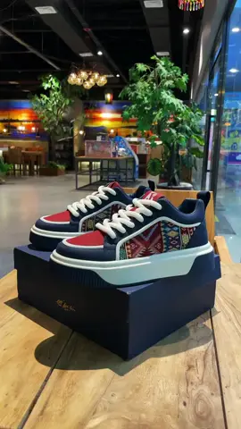 Siêu phẩm Mã giày nam S08 Hot Trend mọi người sắm chơi Tết cực đẹp và chất, họa tiết thổ Cẩm phối với màu đỏ chủ đạo bắt mắt mang lại may mắn rất tuyệt để sắm chơi Tết…#giaythethaonam #giaysneaker #Silkyshoes #giaynamdep 