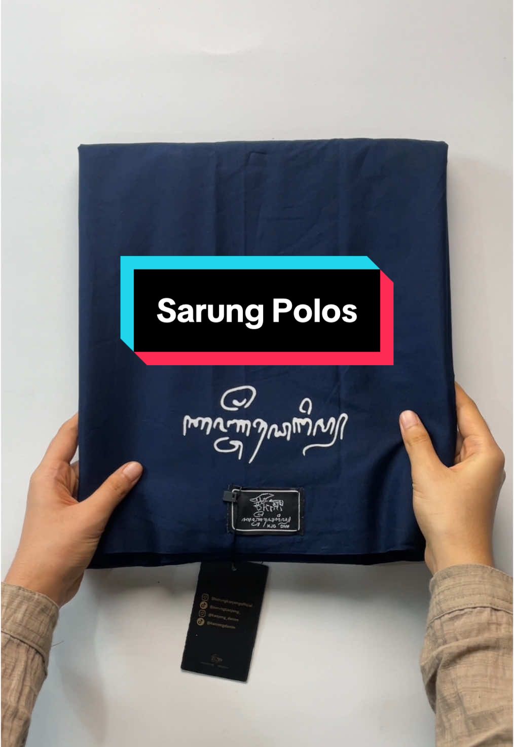 Sarung polos dengan material katun primissima mercherized, ada dikeranjang. #sarungkanjeng #sarungsantri #sarungbatik #sarungpolos #sarung #sarungan 