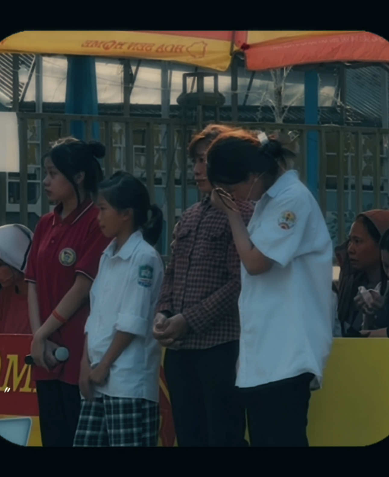 Nhân viên Hoa Sen đồng hành lâu năm tại Mái Ấm Gia Đình Việt khóc đến run người khi chứng kiến câu chuyện bi thương của 4 mẹ con #tonhoasen #hoasengroup #hoasen #maiamgiadinhviet #tapdoanhoasen #nghesycuacongchung #capcut 