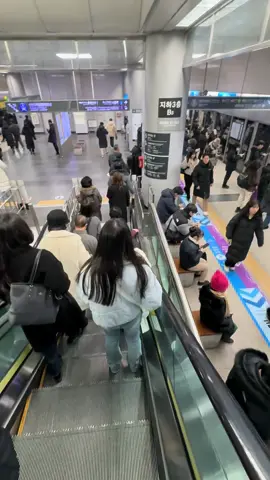 #korea #subway #seoul #foryoupageofficiall #foryou 