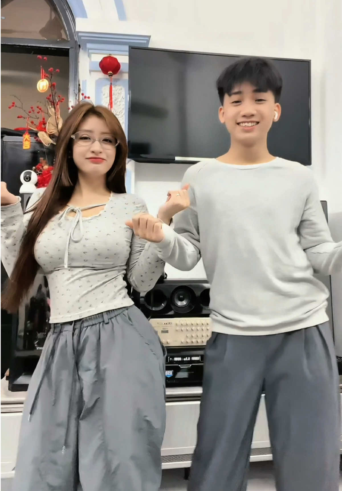 nhảy xong bạn anh bảo hết mê anh r 😞 @dquan | dc: @Thư Thor 🐰 