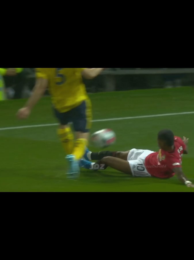 lagi seneng liat orang emosi😅 arsenal vs manchester united🔥🔥 #arsenalfc #manunited #PremierLeague #derby #foryoupage #cristianoronaldo #4u #rooney #vanpersie #legend #footballtiktok 