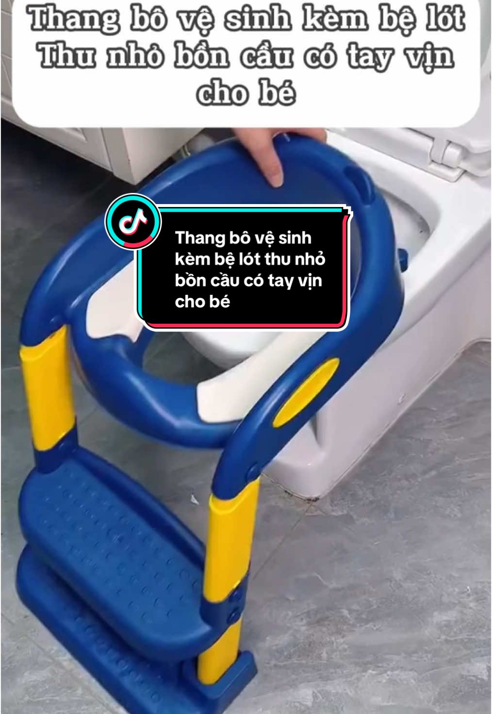 Thang bô vệ sinh thu nhỏ bồn cầu kèm tay vịn gấp gọn an toàn cho bé Độ Tuổi sử dụng: 2-8 tuổi Tải Trọng tối đa: 75 kg Kích Thước: 59x35x38x12cm Với sản phẩm thang gấp di động bồn cầu, các bé có thể dễ dàng học cách đi vệ sinh, rèn tính tự lập cho bé và giảm bớt công việc cho bố mẹ. THÔNG TIN SẢN PHẨM: - Thang được làm bằng chất liệu nhựa PP cao cấp, an toàn cho bé. - Thiết kế thông minh, an toàn với các lớp chống trượt và phần lưng tựa vững vàng - Phù hợp với nhiều hình dáng và kích thước của bồn cầu - Có thể tùy chỉnh độ cao của thang phù hợp với chiều cao của bé - Gồm miếng lót PU êm ái, dễ dàng vệ sinh. - Tải trọng lớn giúp bé có thể sử dụng được lâu dài. #lótbồncầuchobé #lót_bồn_cầu_cho_bé #lotboncauchobe #lot_bon_cau_cho_be #miếnglótbồncầuchobé #miếng_lót_bồn_cầu_cho_bé #mienglotboncauchobe #mieng_lot_bon_cau_cho_be #bệlótbồncầuchobé #bệ_lót_bồn_cầu_cho_bé #belotboncauchobe #be_lot_bon_cau_cho_be #nắpbồncầuchobéconcung #nắp_bồn_cầu_cho_bé_concung #napboncauchobeconcung #nap_bon_cau_cho_be_concung #miếnglótbồncầuchongườilớn #miếng_lót_bồn_cầu_cho_người_lớn #mienglotboncauchonguoilon #mieng_lot_bon_cau_cho_nguoi_lon #thanhloan310894 