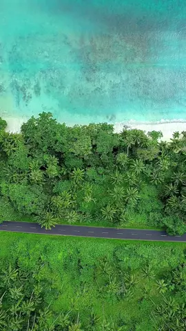 Nemu keindahan jalan pinggir pantai pasir putih😍  #malukuutara #wonderfulindonesia #triakbar #fyp #pilotdrone #halmahera 