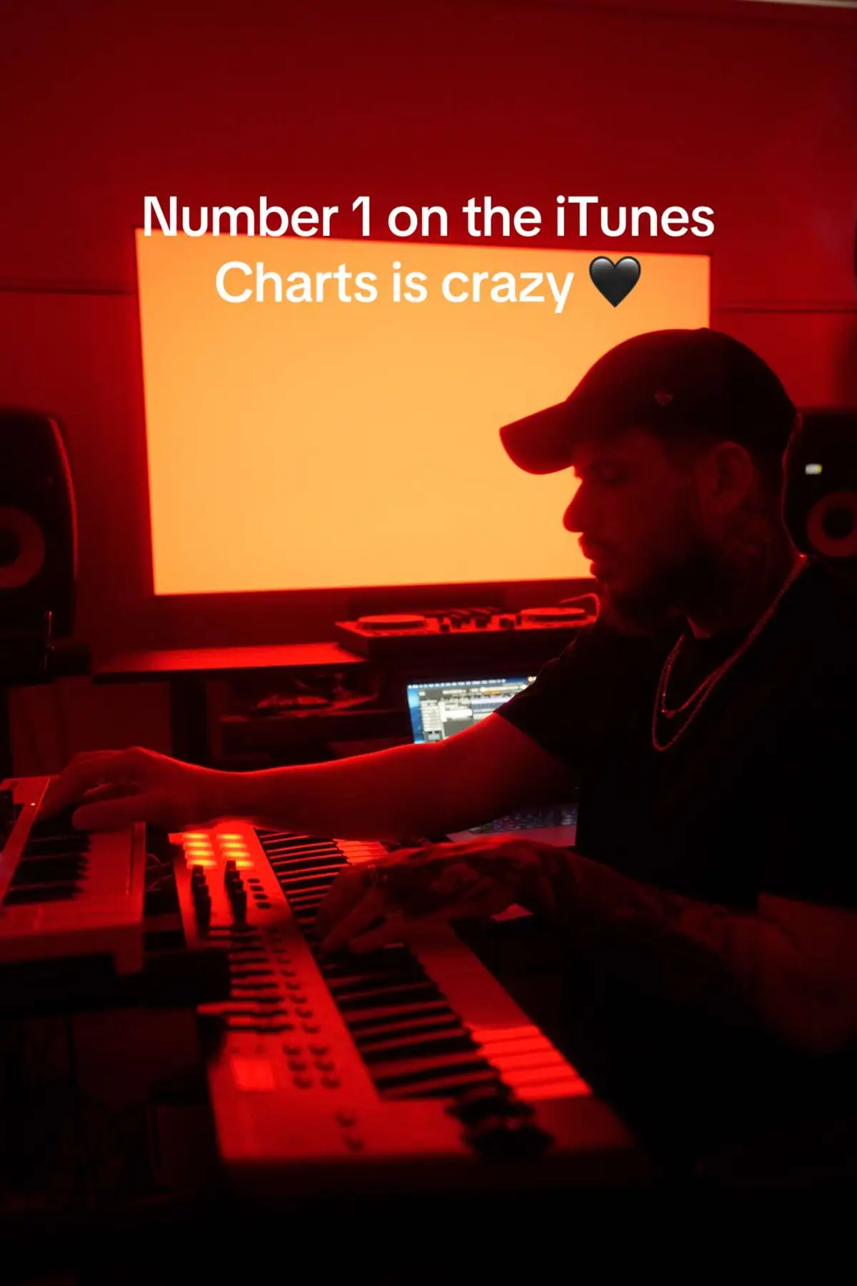 For a track that I made in 10 mins, it just goes to show that anything can happen! Thanks for all the support, I appreciate everyone of you! Even the haters 😘 #opentilll8 #viralmusic #producertok2025 #2025viralmusic #producertok #songofthesummer #newmusic #viralremix #ringtone #makethisyourringtone 