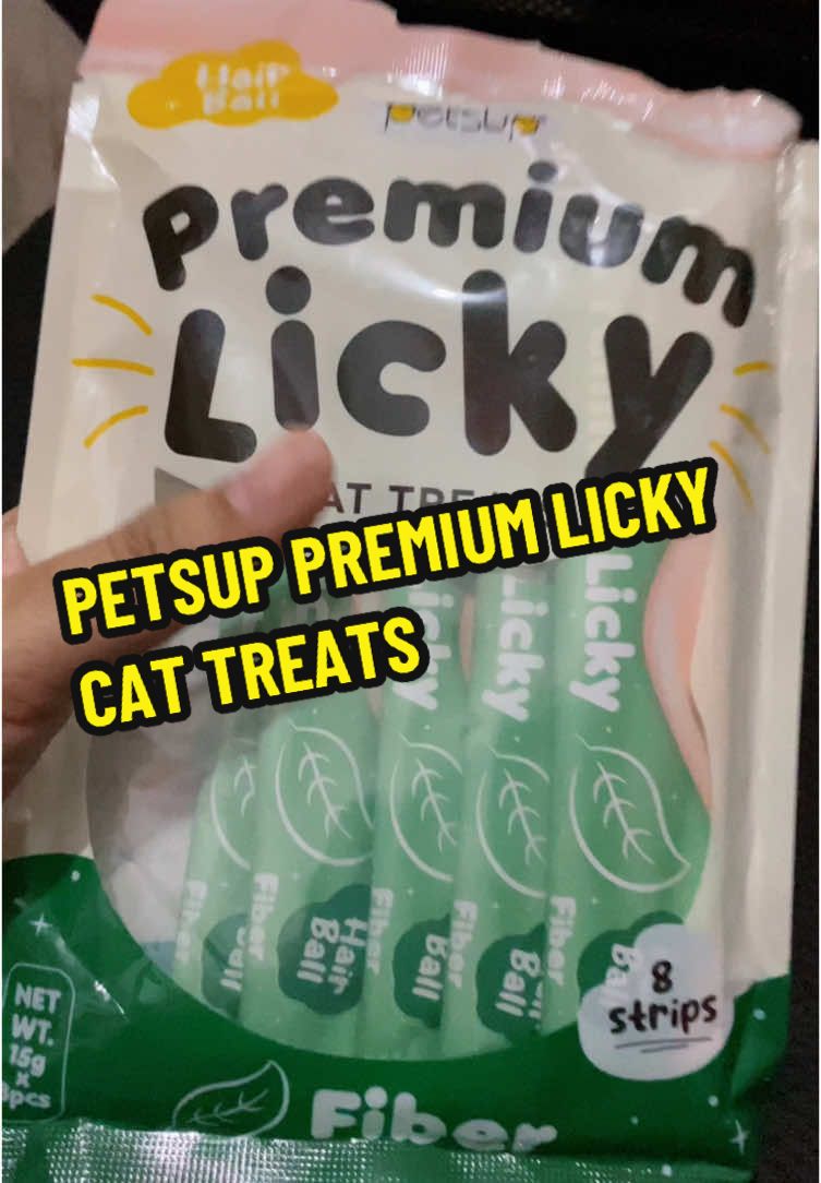 8pcs in 1pack!! Legit. Very healthy cat treats for ourr babies 😻💯 #fyp #foryou #foryoupage #catsoftiktok #cats #cutecat #vitaminsforcats #premiumlicky #cattreats #catfood #recommendation #catlover 
