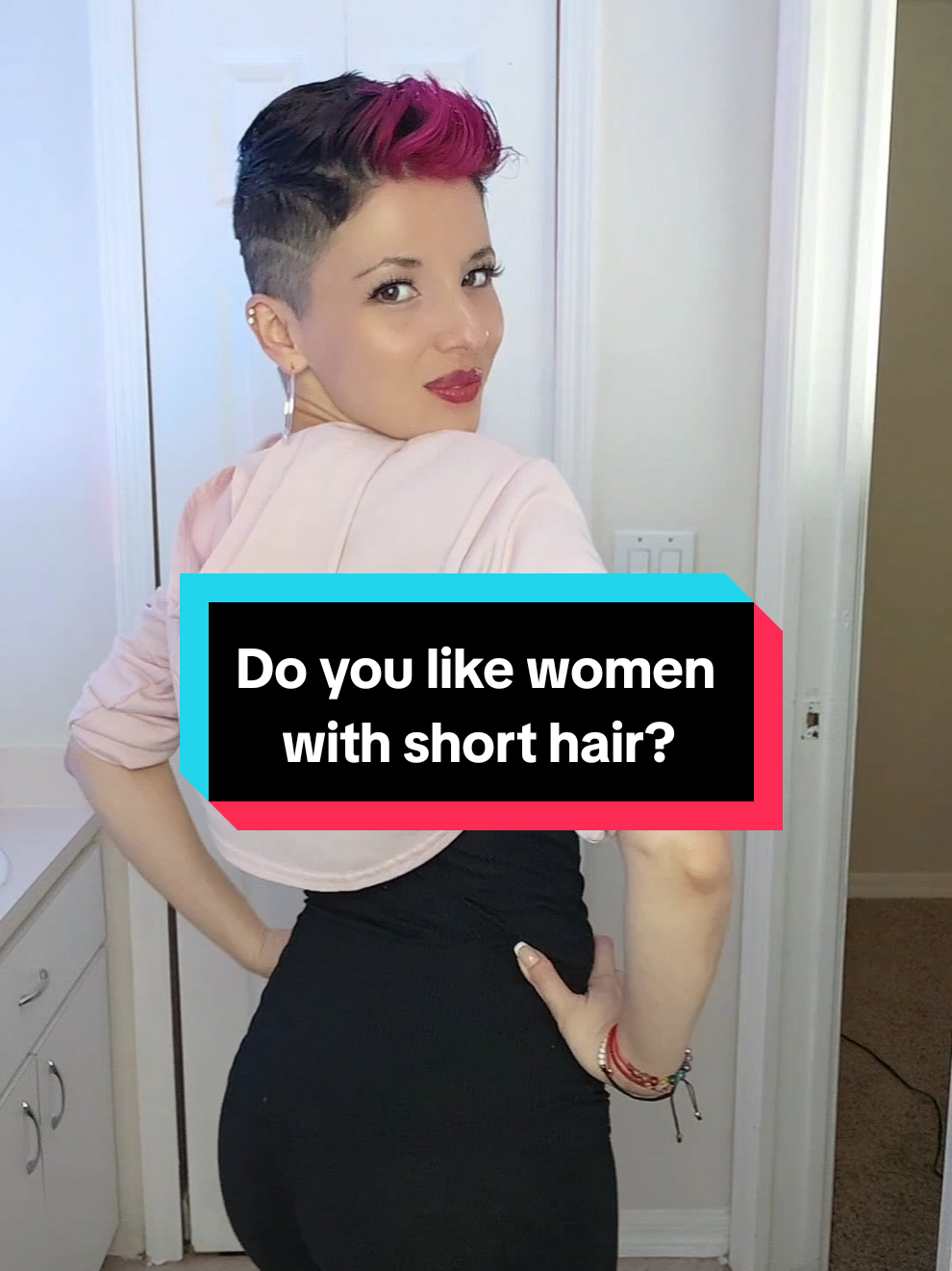 Do you like women with short hair? #fyp #shorthair #punk #blackandpink #pixie #ineedtoknow 