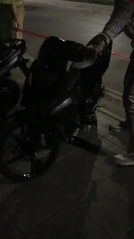 Rồi là lên đồn luôn 