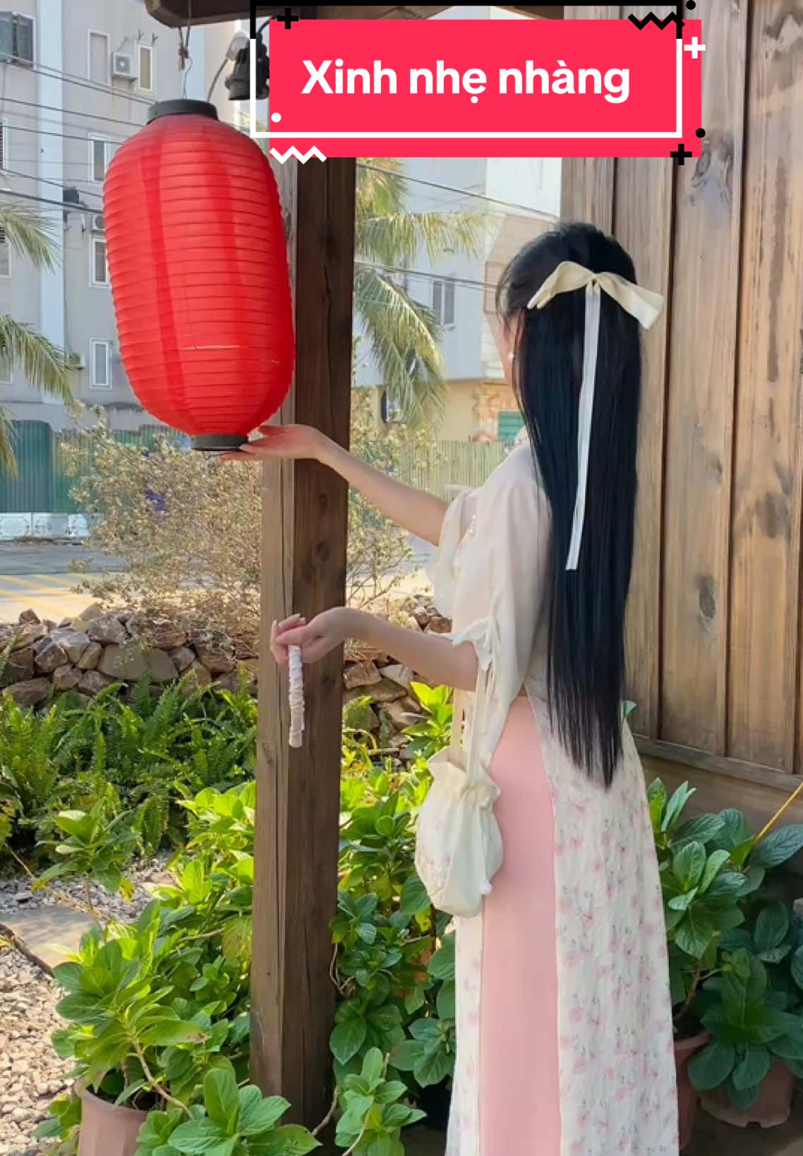 Em áo dài hoa cúc 4 tà chất lụa gấm xinh lắm ce ơi mặc đúng kiểu xinh iu nhẹ nhàng#xuhuongtiktok2024 #aodai #aodaivietnam #aodaicachtan #thoitrangnu #thuyhayhoi 