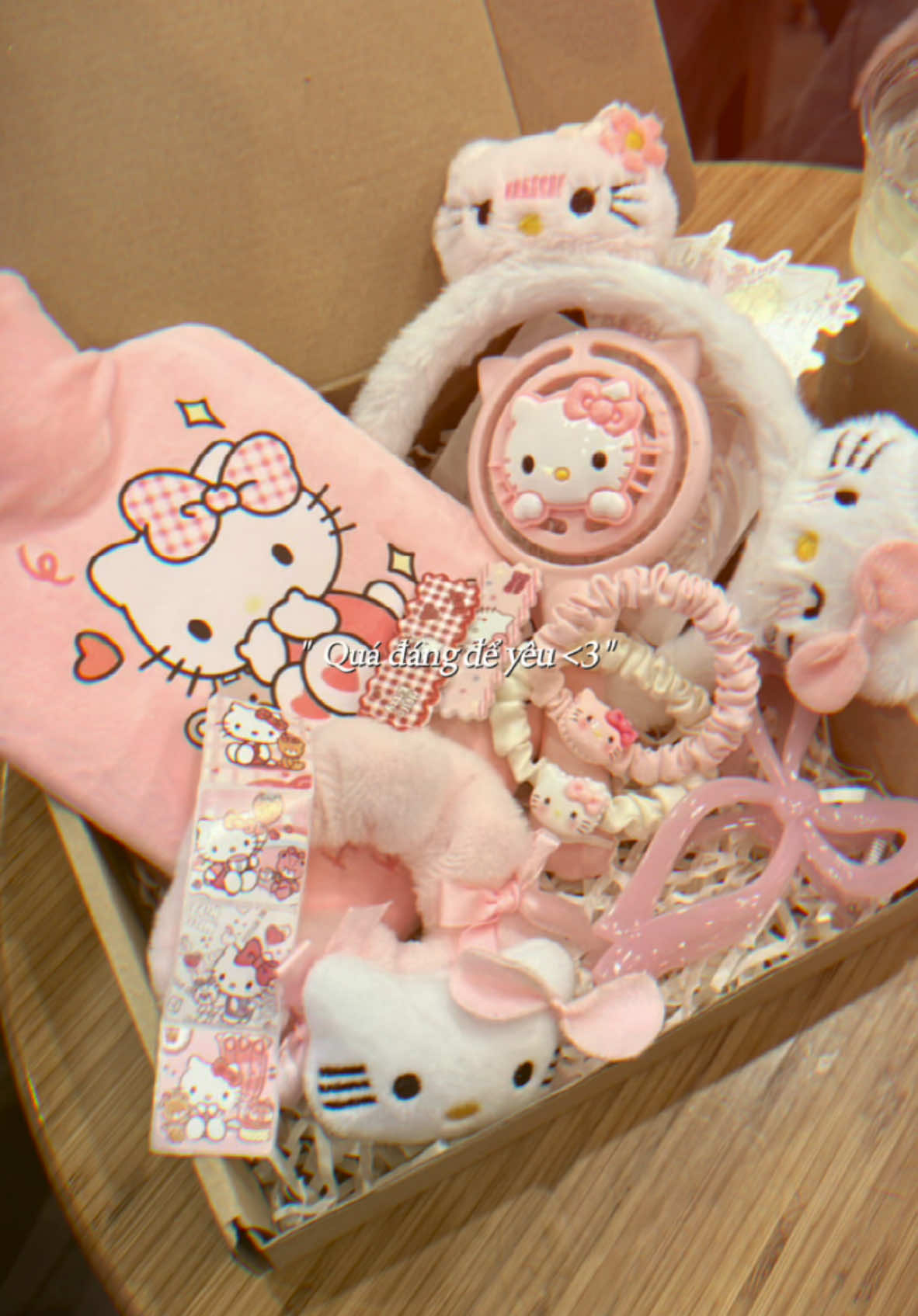 Quà của cục cưng nè 😍 #CapCut #giftbox #quatangnguoiyeu #hellokitty 