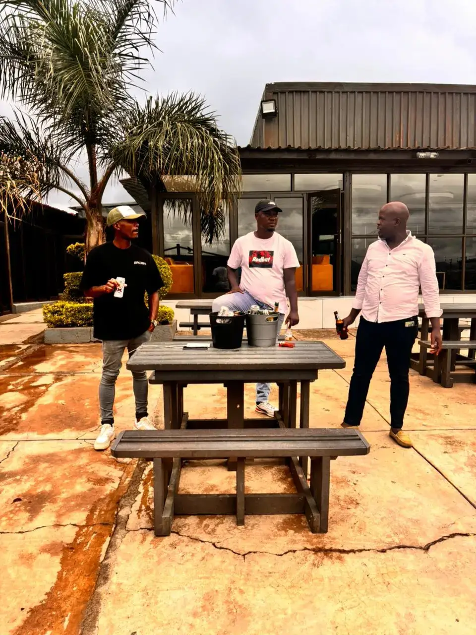 Le skatla le basadi e reya menateng or re xapa di chillers 🥂🍺