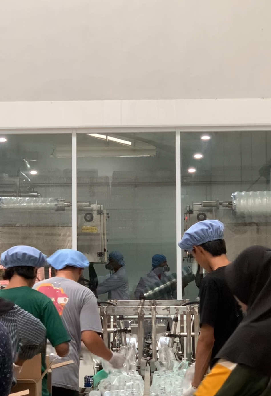 Proses produksi dari produk kemasan cup 200ml 💧 #vionawater #fyp #pabrik #airmineral 