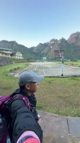 the court is beautiful, but hiking Mt. Kabunian is a different story!  One of a kind! #bakunbenguet #benguet #mtkabunian #pinas #akyatbundok 