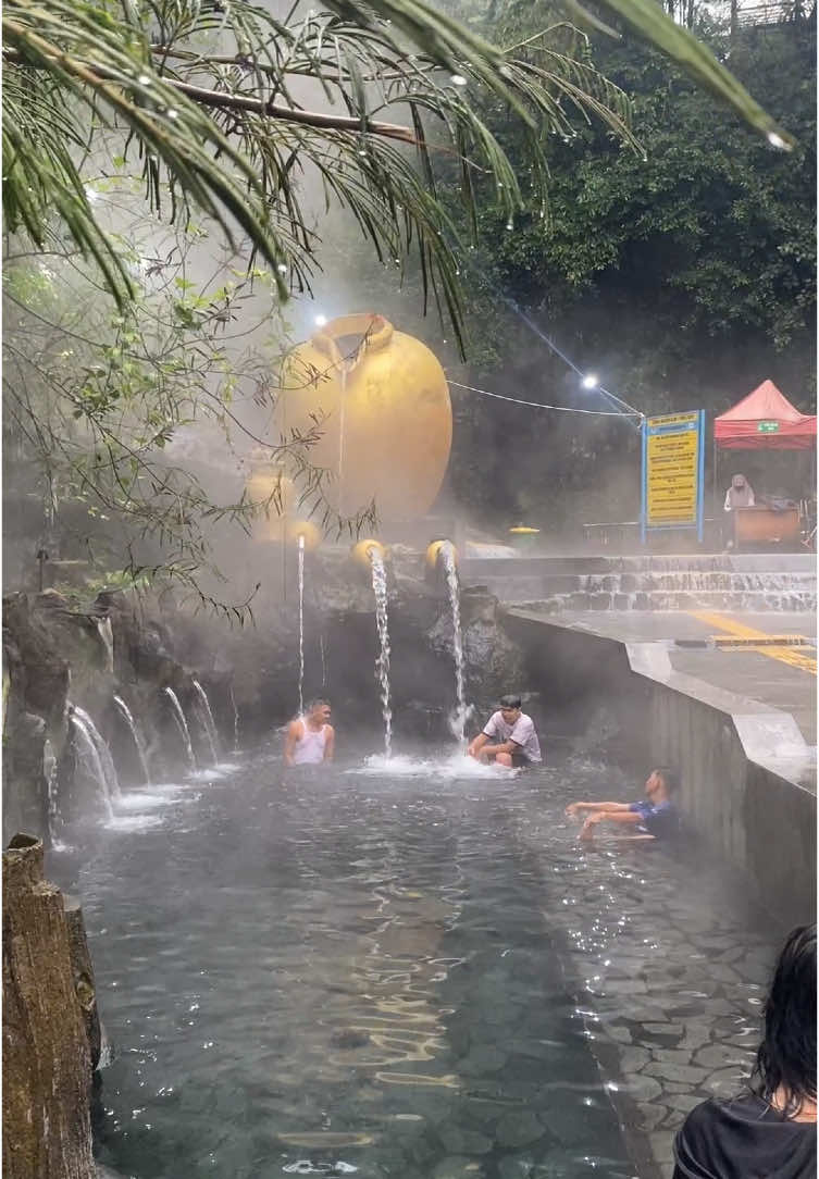 Berendam seger nihh dipemandian pancuran 13 tempt favorit boskiu kalau liburan kewisata guci #infowisataguci #villaguci #guci #rindualam #wisatategalhits #fypシ゚viral #wisata #theonsen #baronhillguci #guciashafana #serwitiguci #pancuran5guci #wisatagucitegal #tamanstrawberrycurugcimpedak #thegeongpuncakguci #guciforest #gucigung #rumahangsaguci #gucikuhotwaterboom #dutawisataguci 