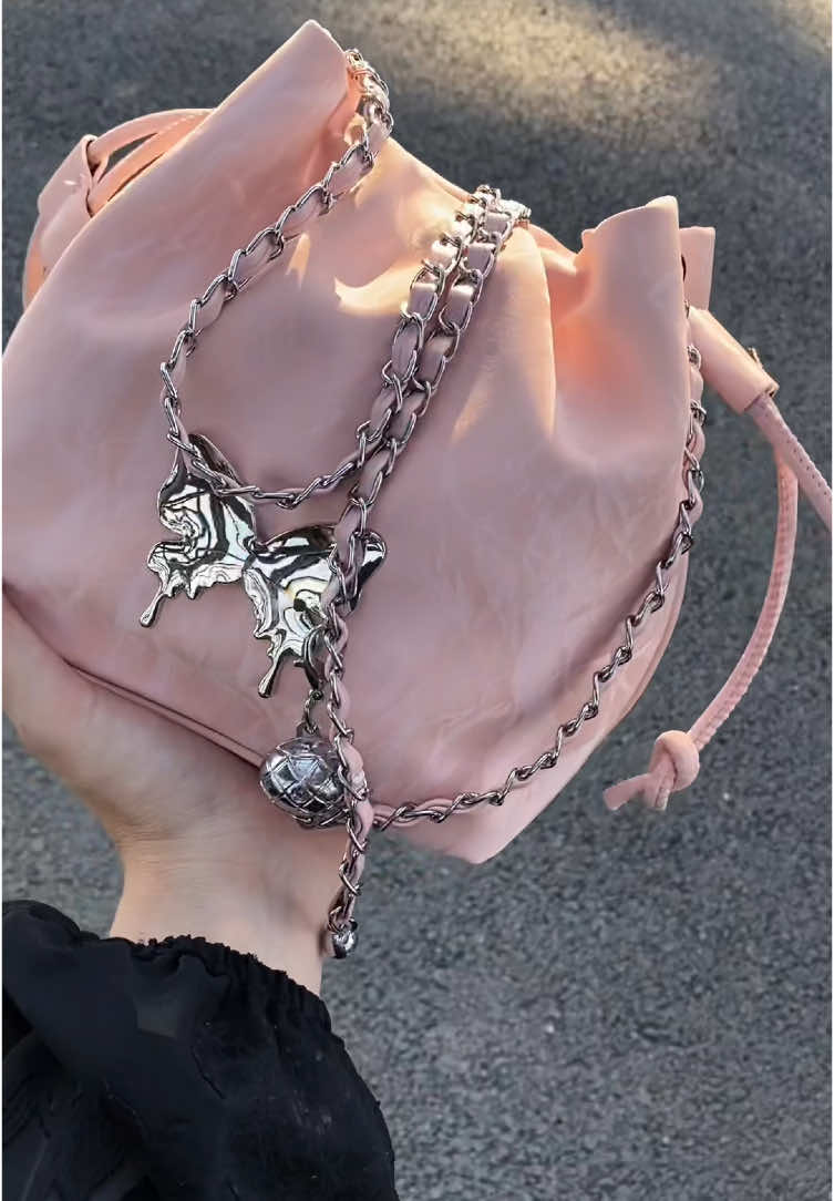 🦋Tas kupu-kupu yang sangat lucu, tidak heran teman sekamar saya terus berusaha mencuri tas saya😭(Beli sekarang dan dapatkan liontin gratis😆 #shoulderbag #tasselempang #bucketbag 