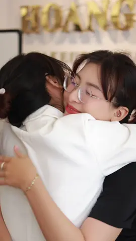 Hành trình không quá ngắn cũng không quá dài, Chúc 2 cô bé của c sẽ thật rực rỡ, thật thành công. Và chúng ta sẽ mãi bên nhau ♥️   #teamHoangmy #xuhuong #HoangMymakeup #tiktokviral #Daotaomakeupchuyennghiep 