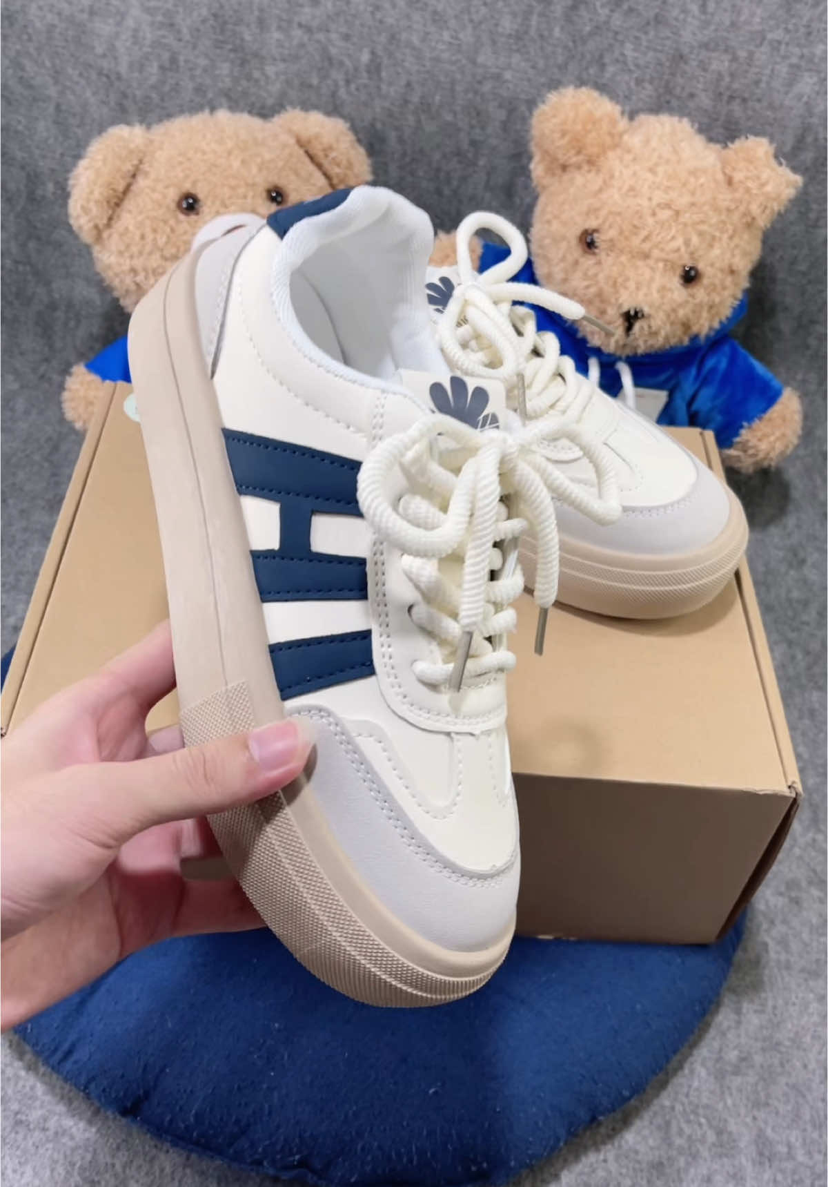 Giày thể thao êm nhẹ gọn chân cho chị em nè 🤎 #reviewgiay #reviewgiaydepgiare #giaysneaker #giaythethao #xh #goclamdep #xinhdepmoingay #reviewfashion #fashiontrend #LearnOnTikTok #back2school #giày #reviewlamdep #shoes #reviewthoitrang #style #notafashion #tiktokshoptet #samtetbaovui