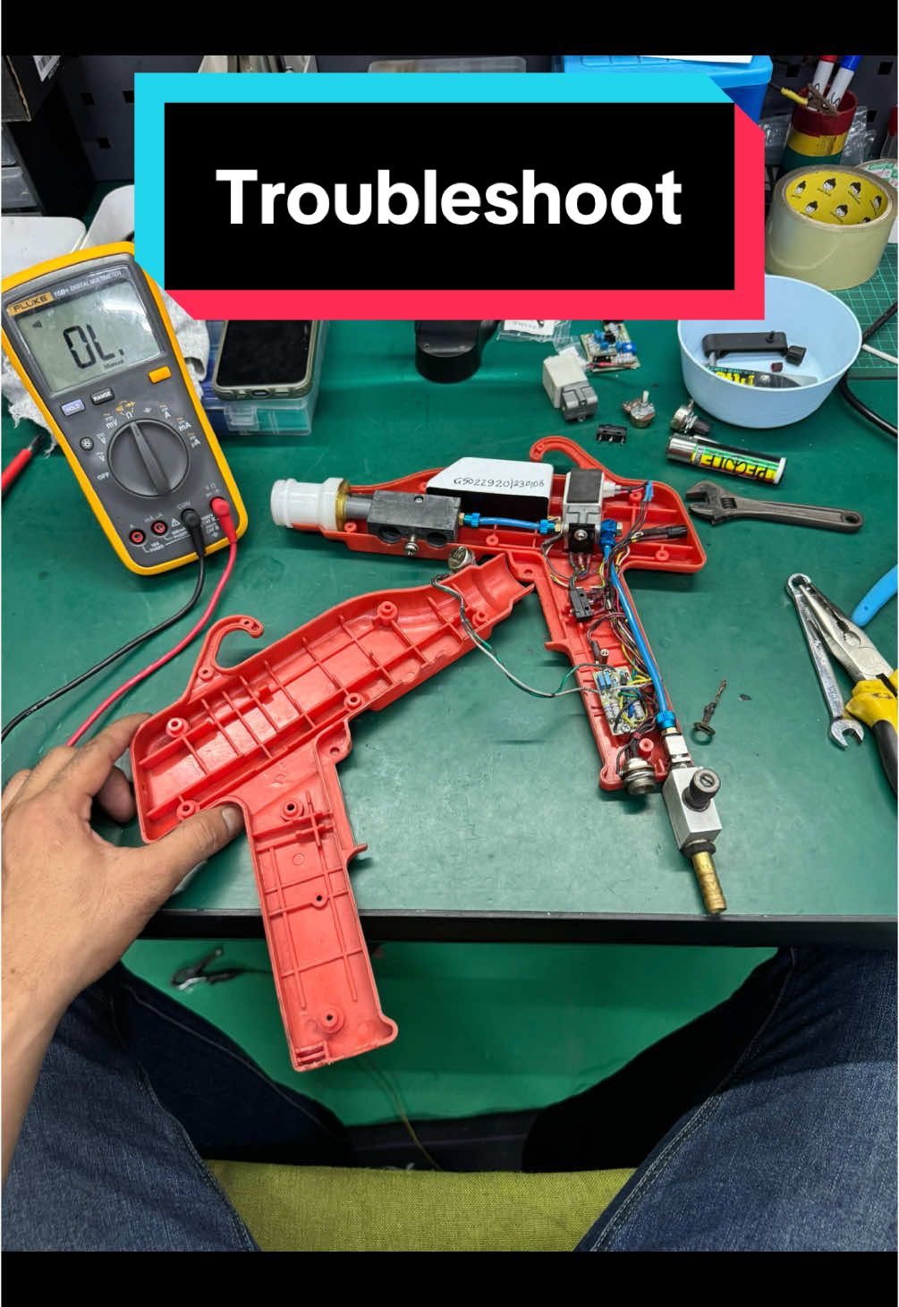 Troubleshoot gun powder coat redline ez50, jarang2 model ni buat hal, pengguna redline ez50 & ez100 selalu kan la tukar segala O-Ring yg ada pada gun tu. Setiap pembelian gun mmg dapat spare o-ring. Bila oring dah rosak, powder akan masuk dlm sistem pastu dia kacau habis pcb board korg,lepas tu kaputtttt.