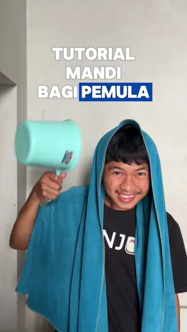 Tutorial mandi bagi pemula #uaadit #tutorial #tutorialuaadit #tutorialmandi #mandi #gayung #videolucu 
