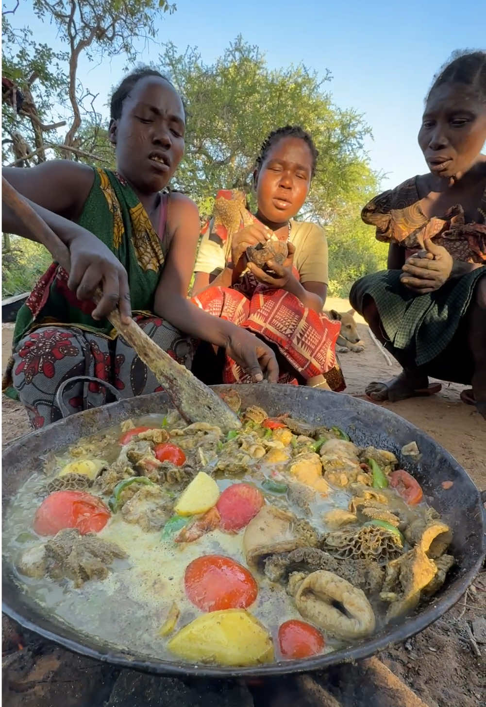 Amazing 😍😋‼️ See how Hadzabe women cooks their traditional food today #hadzabetribe #food #villagelife #foryou #africa #