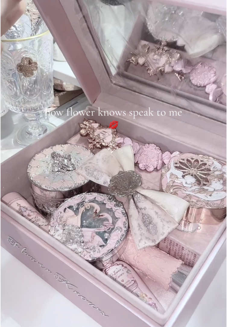 1 set of flower knows pls @FlowerKnows 花知曉 #flowerknows #fyp #flowerknowsyou #makeup 