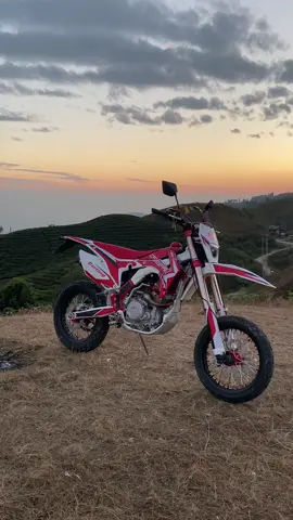 babe🥰#crossfire #rm250#fyp #trending #support#viral #darlingvlogs🫶🏻