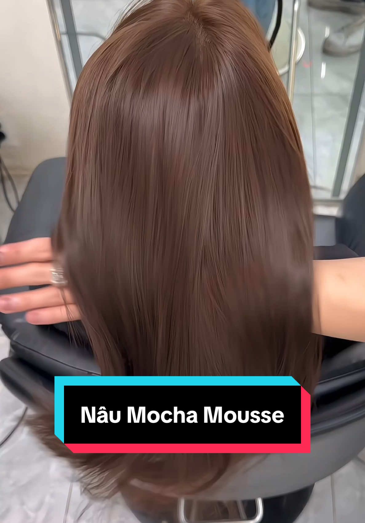 Top 1 màu nhuộm đẹp nhất hiện tại: Nâu Mocha Mousse ☕️✨- Tone màu ấm áp cho cho mùa đông năm nay #naumocha #hiimpho #trakygovap #trakyhairsalon #trending #haircolor #xuhuong #tocdep 
