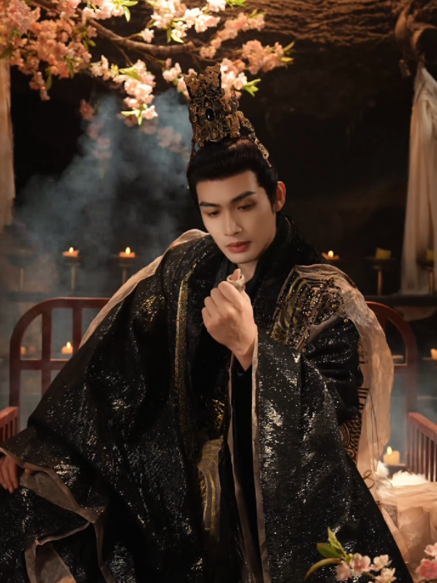 Chiêu Minh Thánh Quân. #thiendoadaohoanhatthekhai #truongbanban #zhangbinbin #tatuyetthan #tontranni #tontranny #tôntrânny #sunzhenni #孙珍妮 #mohuyenlinh #truongbanban_tontranny #tatuyetthan_mohuyenlinh #thiênđoáđàohoanhấtthếkhai #theblossominglove #千朵桃花一世开 #suhuynhthaionkien #thapvancuonghoanhapmonglai 