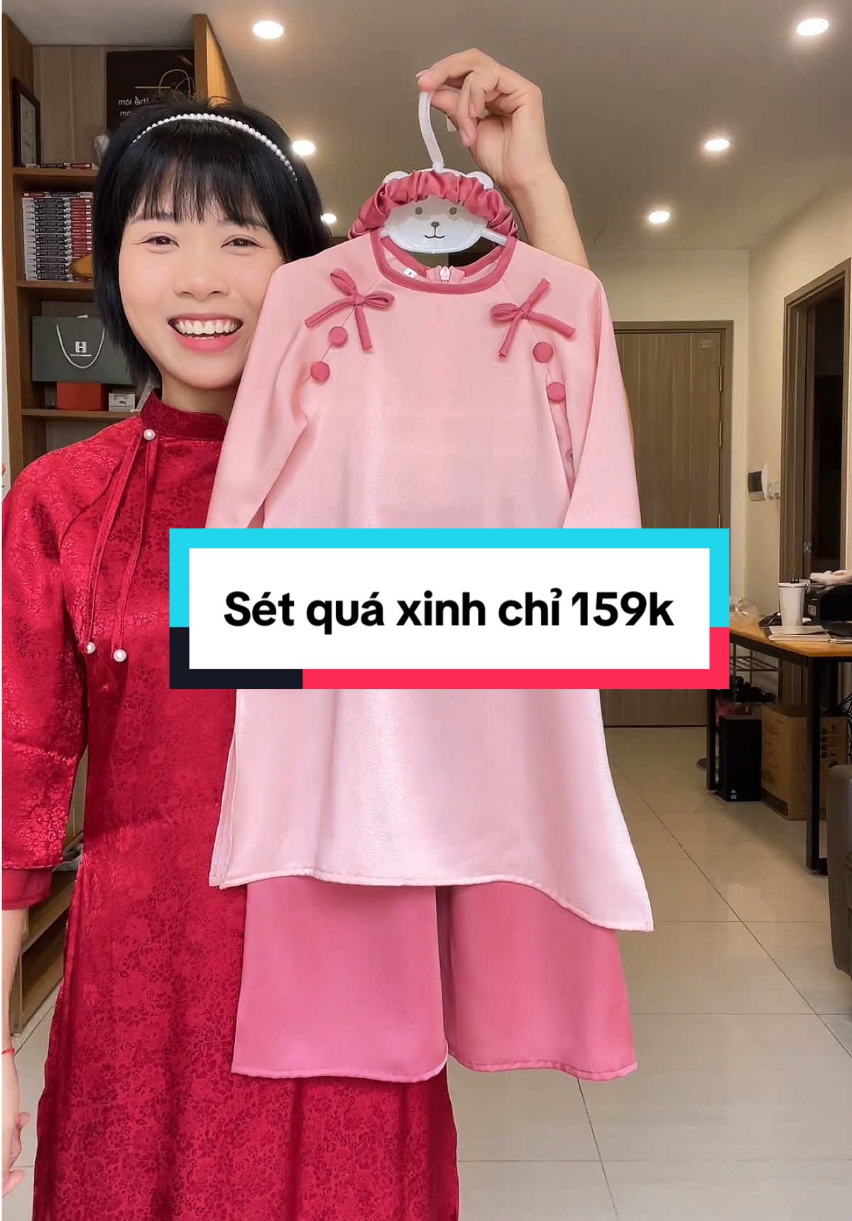 159k xịn cả sét + tặng bờm + Miễn Ship chân ái luôn các mẹ ạ. Áo dài này mặc cho con lên dáng điệu đà xinh lắm.🥰 #aodaichobe #aodaichobegai #aodaichobetrai  #aodaicachtanchobe #aodaicachtanchobetrai #aodailua #shopmemoon  #xuhuong #thoitrangchobe #thoitrangchobeyeu  #hottrend  #samtetbaovui 