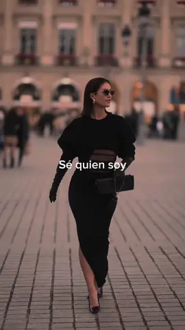 Sé quien soy y amo quien soy. #crecimientopersonal #mujeresfuertes #trabajaduro #enfocate #noterindas 