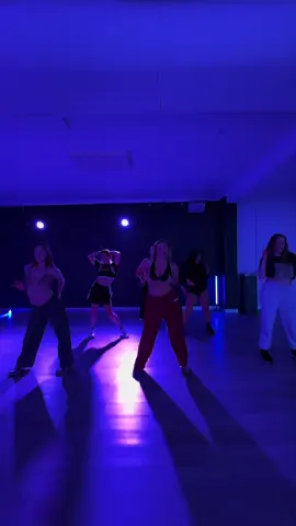 Girl groups slay  Class of mine for @pulseafterdark  #dancer #danceclasses #girlyhiphop #2000sthrowback #choreography 