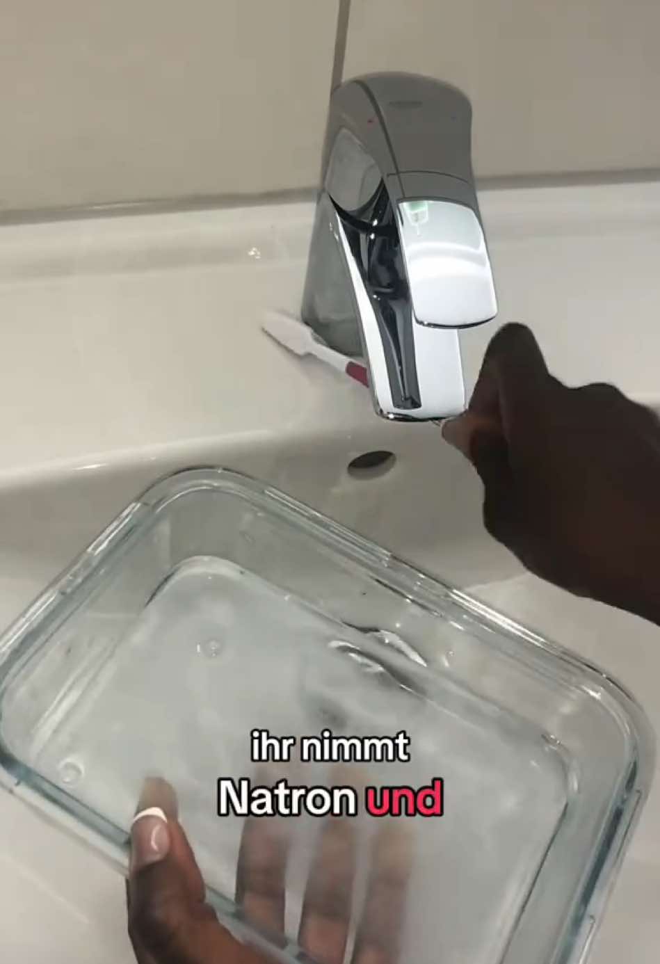 Wasserhahn entkalken mit Natron  #natron #kalk #hacksandtips #tips  #tipsandtricks #mom #CleanTok #clean #sink #fyp #foryoupagе #international #worldwide #goodtoknow #knowledge #mumlife #foryoupage❤️❤️ 