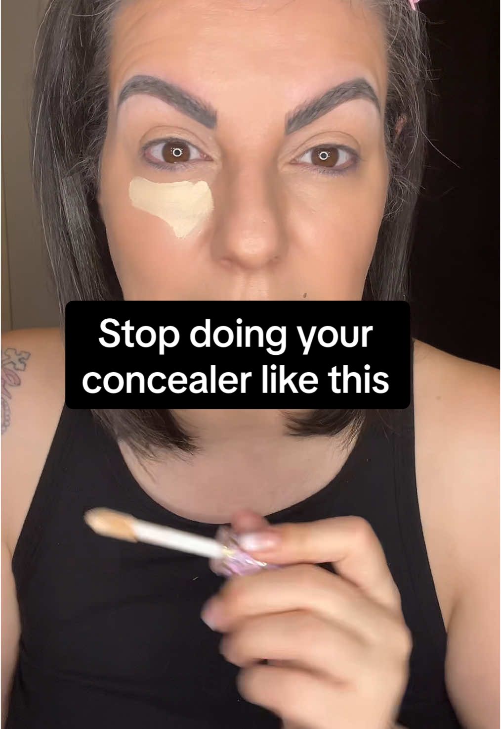 We don’t need that much product under our eyes. Less is more it’s all about the layering anyway. #concealer #dosanddonts #concealertips #lesscreasing #makeuptips 