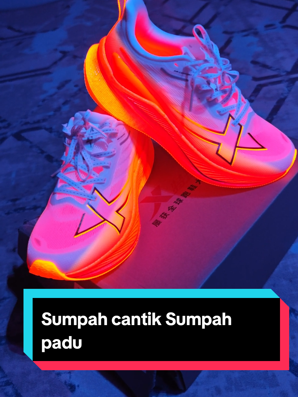 Sangkaan aku meleset bila tengok and pakai kasut Xtep 2000KM 3.0 ni sebab aku agak skeptical waktu nak beli takut tak sedap pakai and sakit kaki tapi bila dah try nah terkejut juga betapa sedap ringan gila kasut ni 🤣 Memang sedap nak buat daily run,LSD or join running event #xtep #Running #shoes #jogging #Vlog #sports #review #runner #malaysia #china #brand 