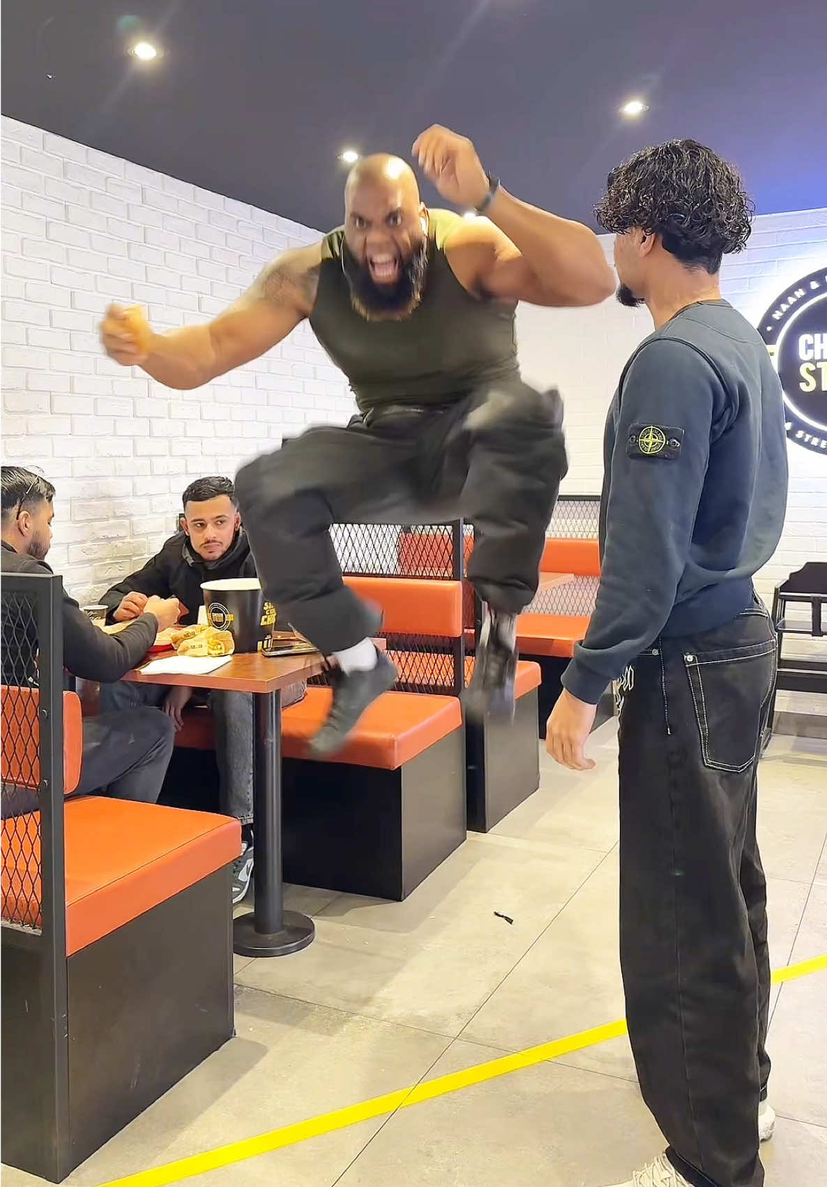 😳ZOUZOUZOU ZAZAZAZAAAA ON MANGE WAAAAAYEEEEEEE 🍔 🦍✨✨✨✨✨✨✨🕺💯 @Chicken Street France @Mukarram • #fy #fyp #pourtoi #easyk #easyklunik 